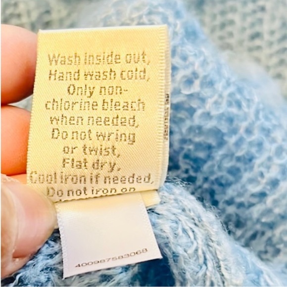 Disney Cinderella Lauren Conrad Blue Sequined GlassShoe Cableknit sweater SizeXS - Picture 4 of 6